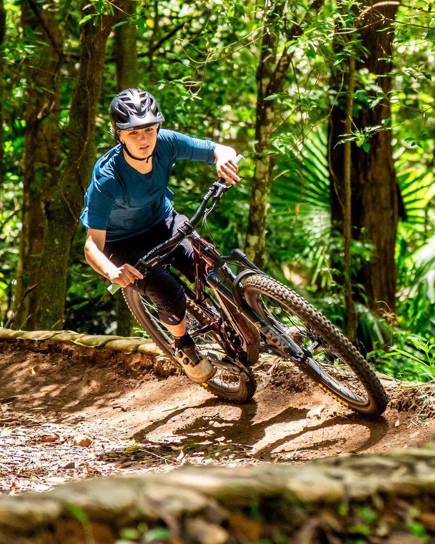 Damskie spodenki DHARCO TRAIL Shorts Black