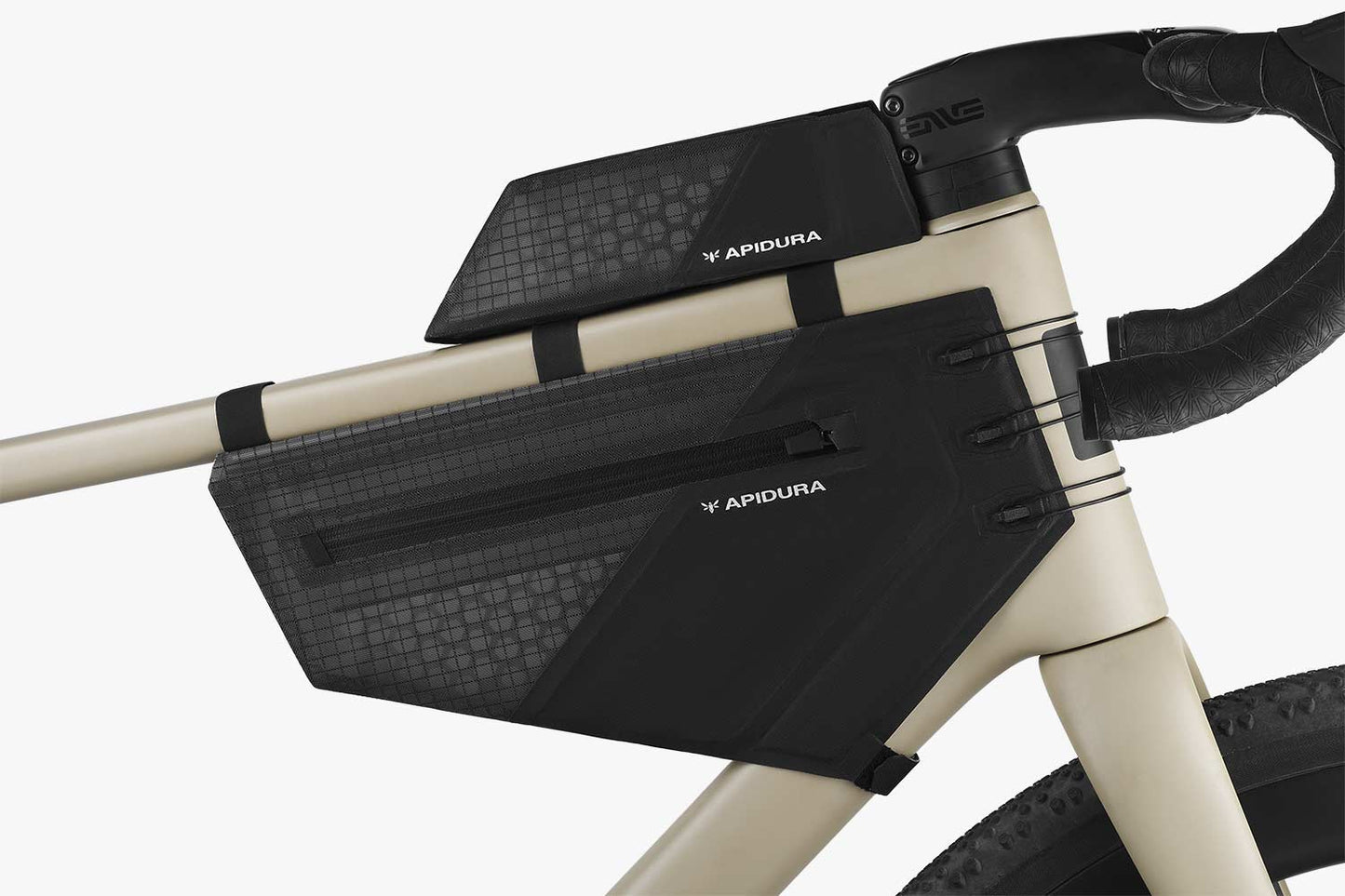 Balení rámových brašen APIDURA AERO SYSTEM Black