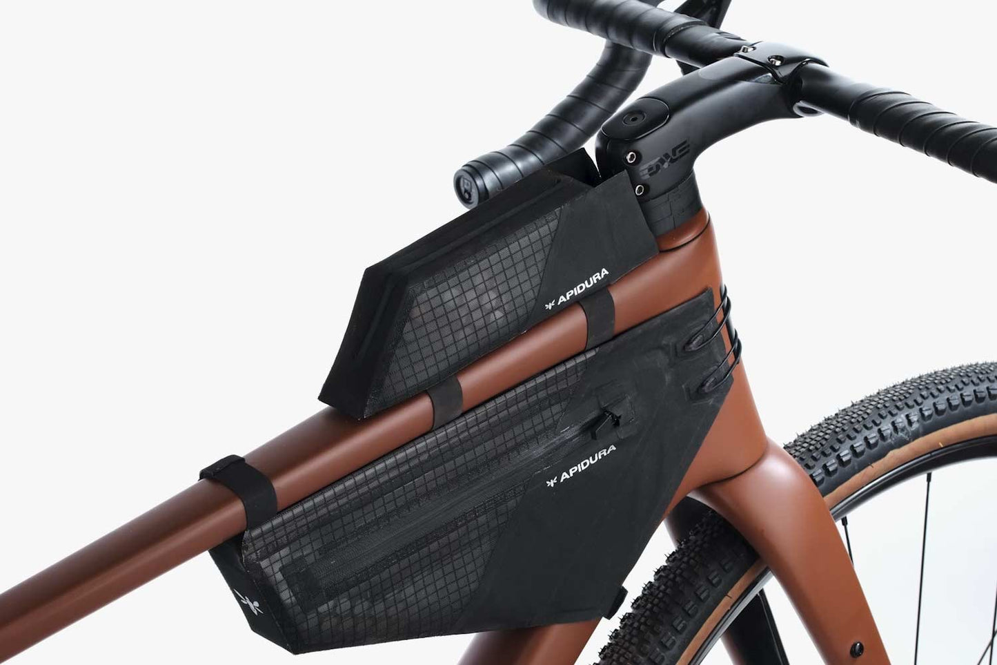 Balení rámových brašen APIDURA AERO SYSTEM Black
