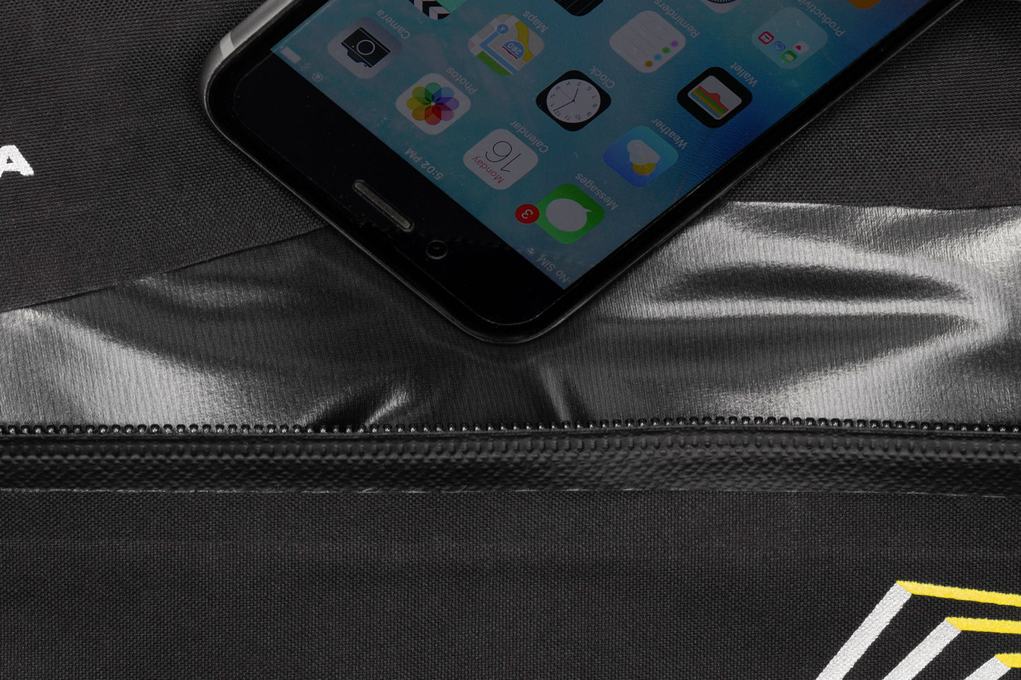 Rammetaske APIDURA RACING FRAME PACK 2,4 L Sort