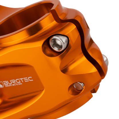 Potence BURGTEC ENDURO MK3 Orange — détail du serrage du pivot