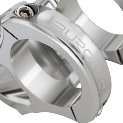 Potence BURGTEC ENDURO MK3 Argent — détail du serrage du cintre