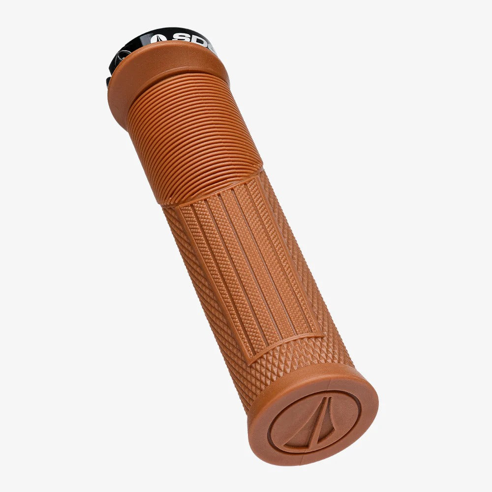SDG OPEN CORE THRICE-grepp 136 mm Brun