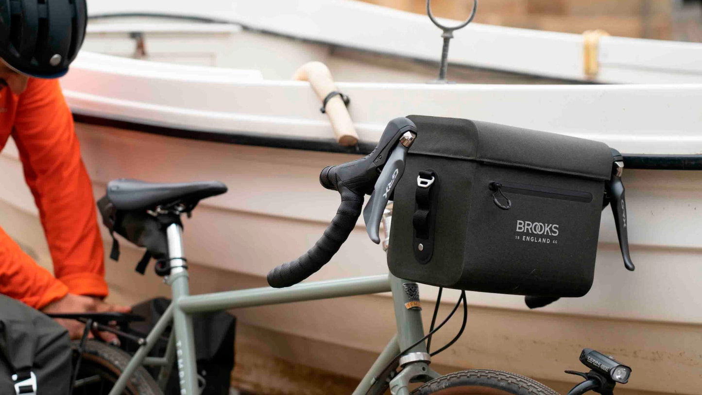 BROOKS SCAPE 8L styrtaske grøn