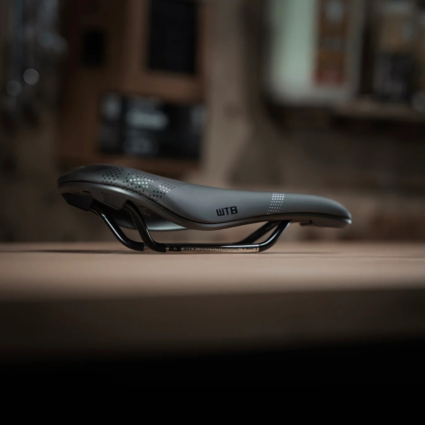 WTB SOLANO FUSION FORM 157 mm sadel med titanskenor