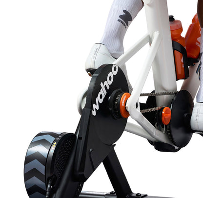 WAHOO KICKR CORE V2 ZWIFT ONE — Installation sur le vélo, vélo non inclus