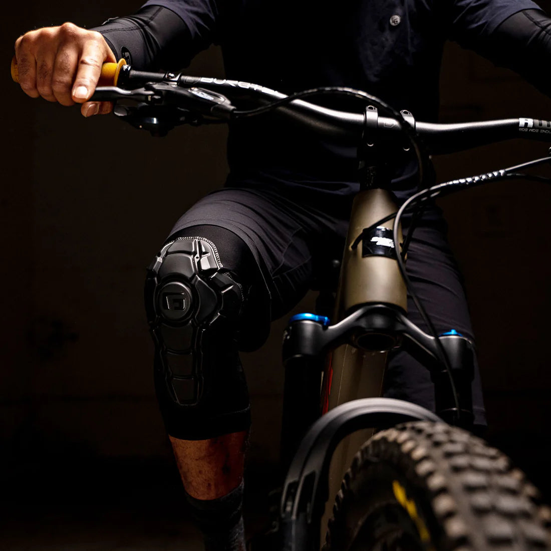 G-FORM PRO-X3 Nakolanniki czarny mat