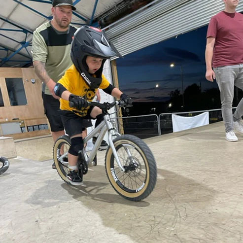 G-FORM LIL'G TODDLER Dziecięce ochraniacze na łokcie i kolana Czarny