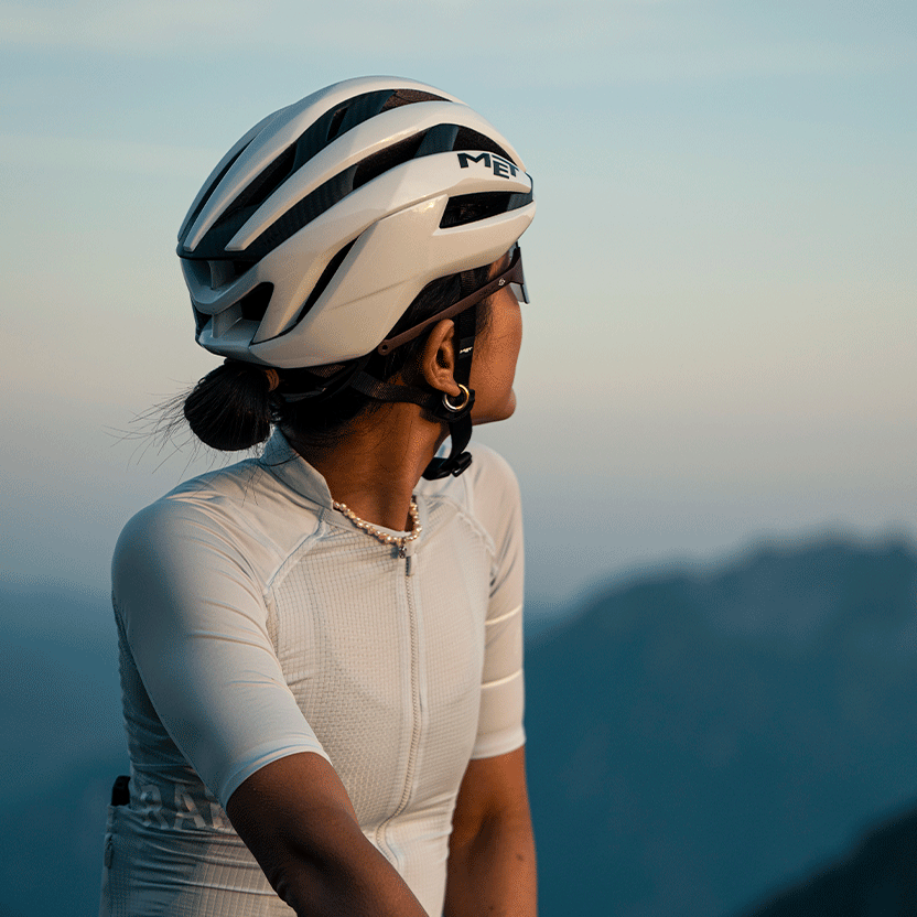 Kask szosowy MET TRENTA 3K CARBON biały