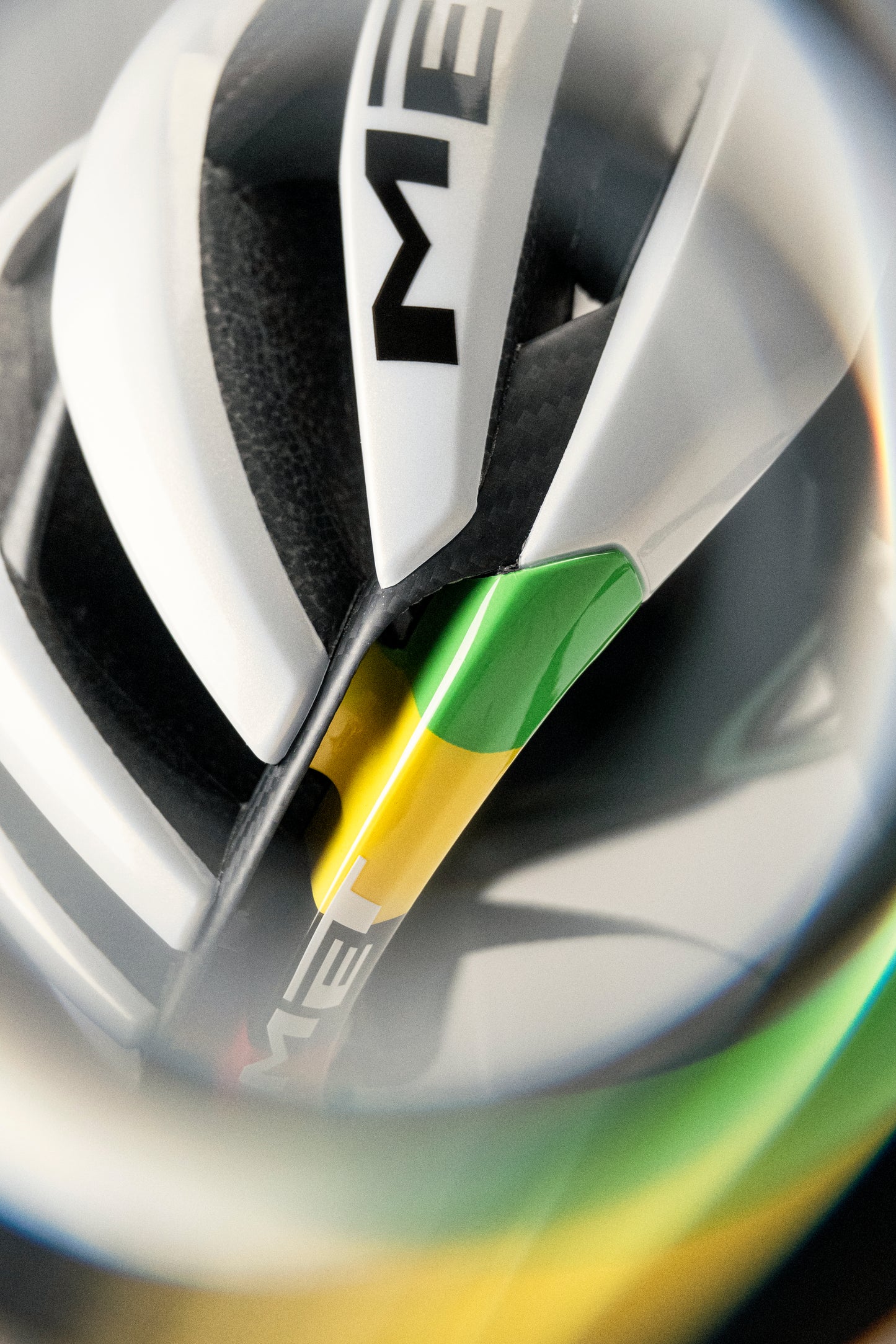 MET TRENTA 3K CARBON LIMITED WORD CHAMPION 2026 Přilba bílá