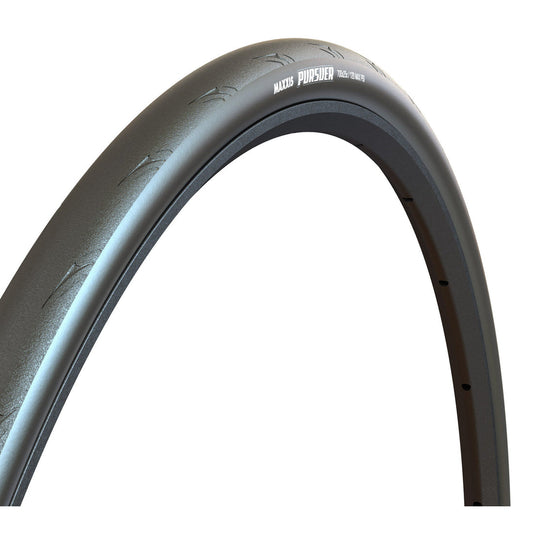 Pneu MAXXIS PURSUER noir — vue de trois quarts sur fond blanc