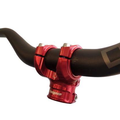 Potence HOPE GRAVITY 20 mm Rouge — vue de face montée sur un cintre