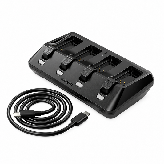 Chargeur SRAM AXS 4 ports A1 — vue en perspective avec câble USB-C