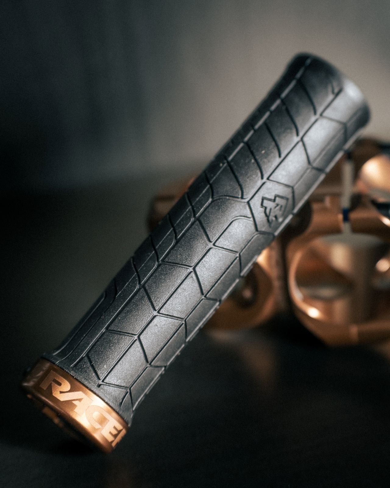 Grips RACE FACE GETTA Lock-On 135mm Noir/Bronze KashMoney