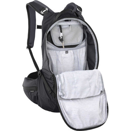 Ryggsäck med ryggstöd EVOC TRAIL PRO BLACKLINE 16 L Svart