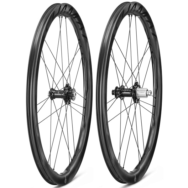 Ett par CAMPAGNOLO SHAMAL DUAL PROFILE CARBON C23-hjul, Tubeless Ready (Center Lock)